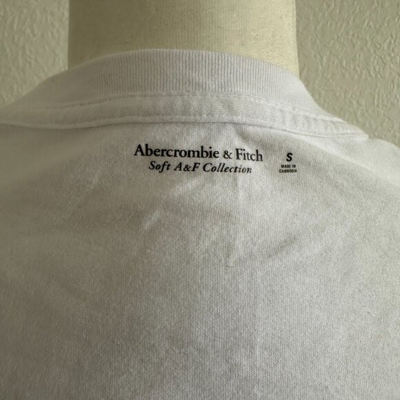 🤍 Abercrombie & Fitch - Short Sleeve New York Skimming Tee🤍 - Picture 6 of 7